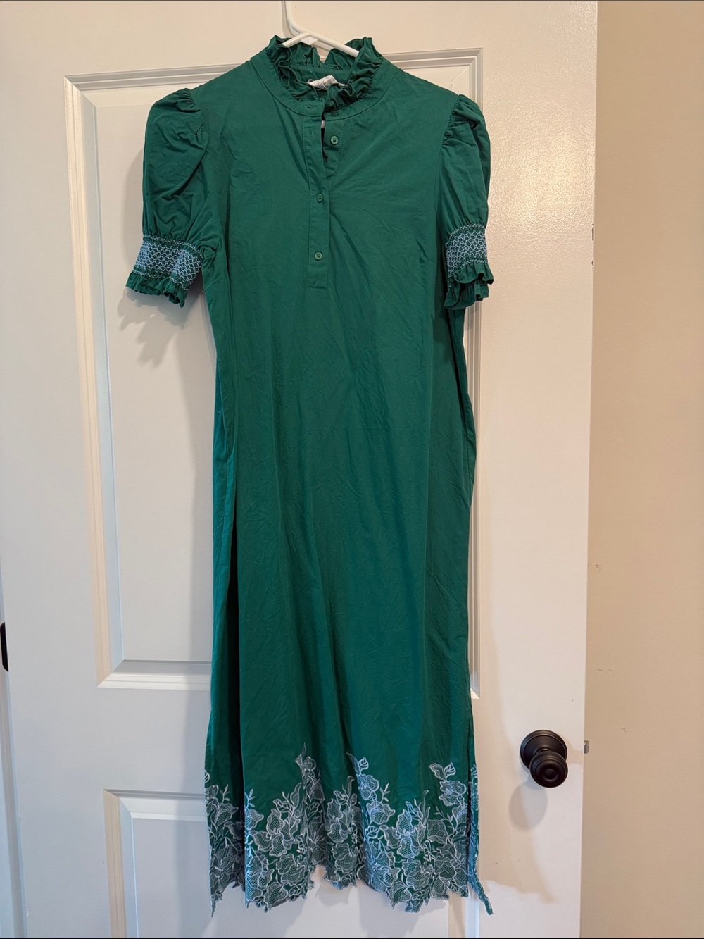 Ruffled High-Neck Green Midi Dress with Lace Trim